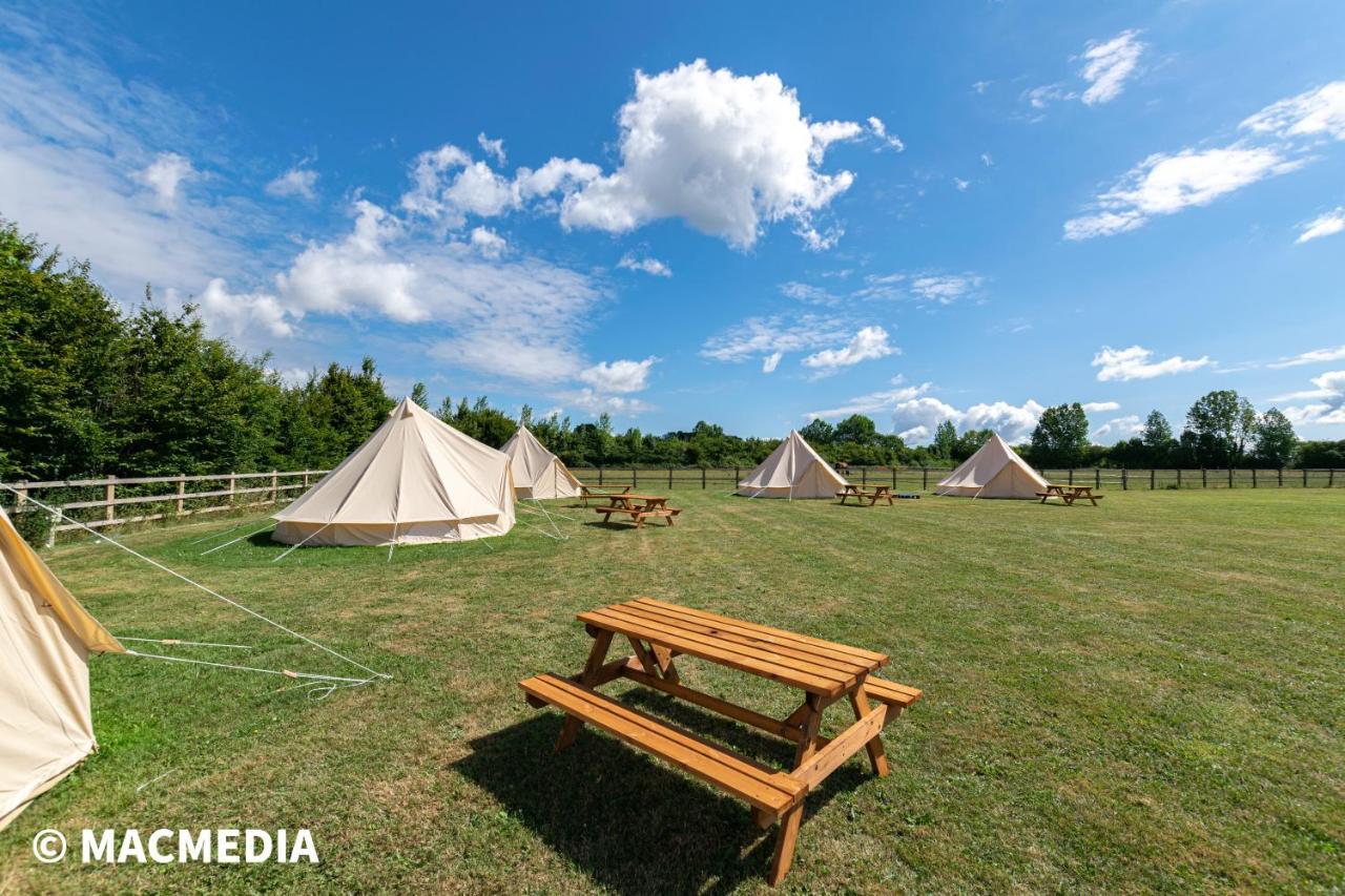 Bell Tent Glamping At Marwell Resort Winchester Exteriör bild